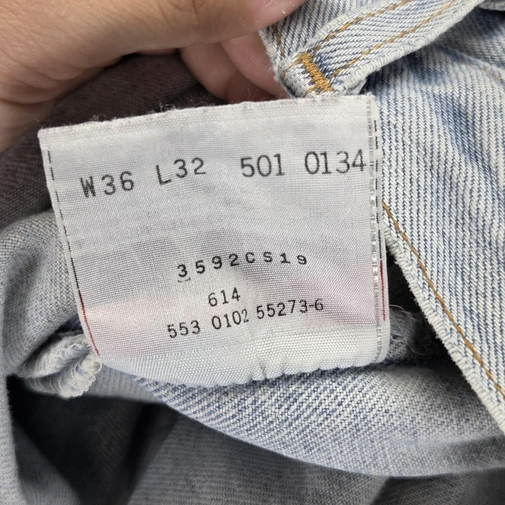 Vintage Levis 501 Jeans Mens Blue Light Wash Made In USA Button Fly Fits 32x32